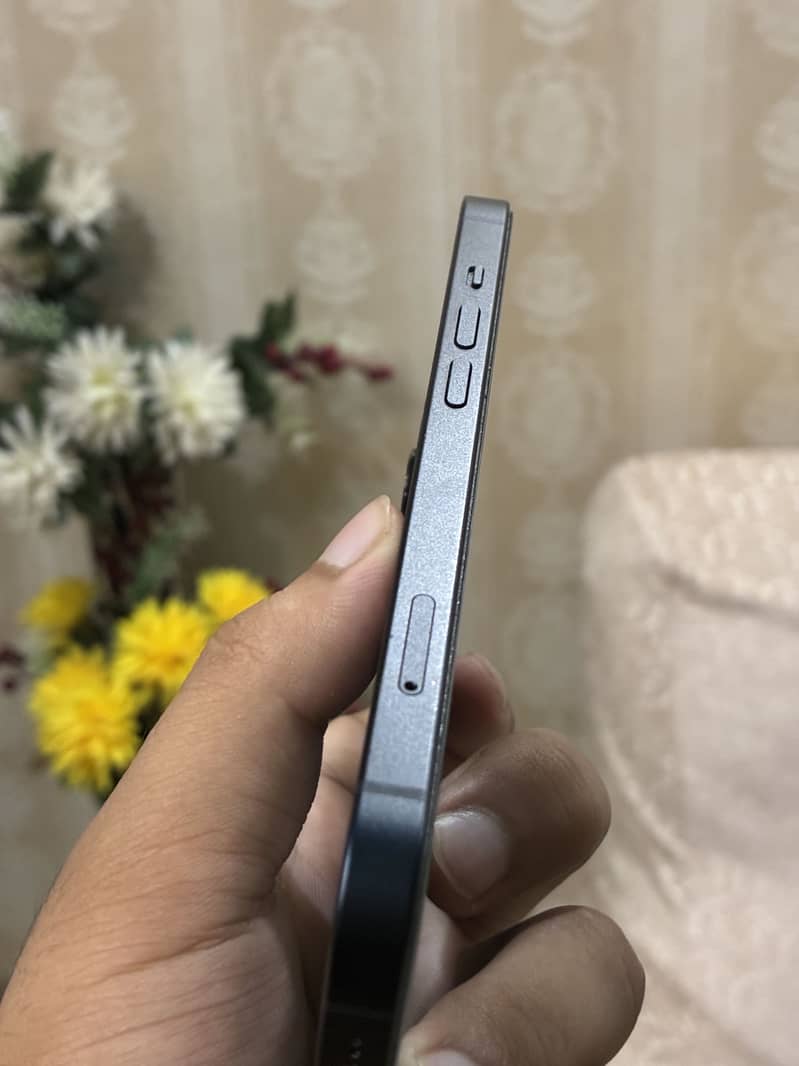 Apple iPhone 13 3