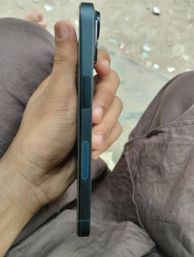 Apple iPhone 14 3