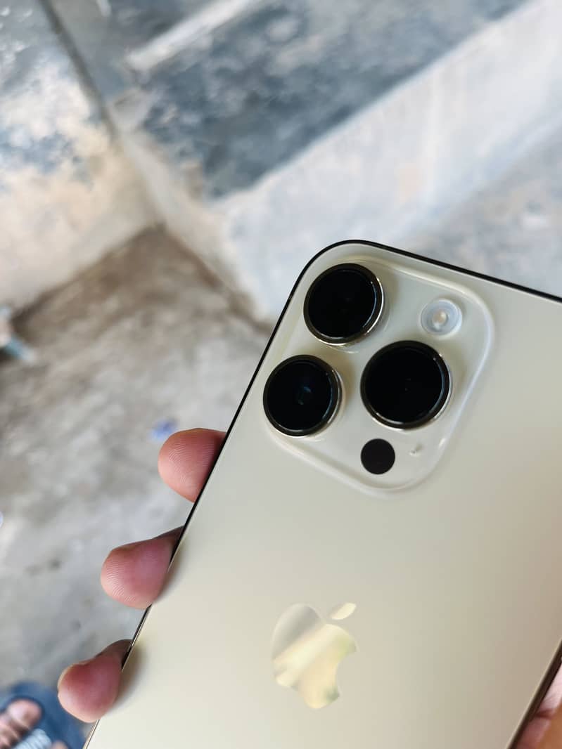 Apple iPhone 14 Pro 2