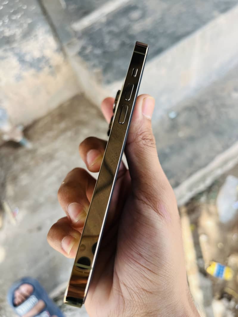 Apple iPhone 14 Pro 3
