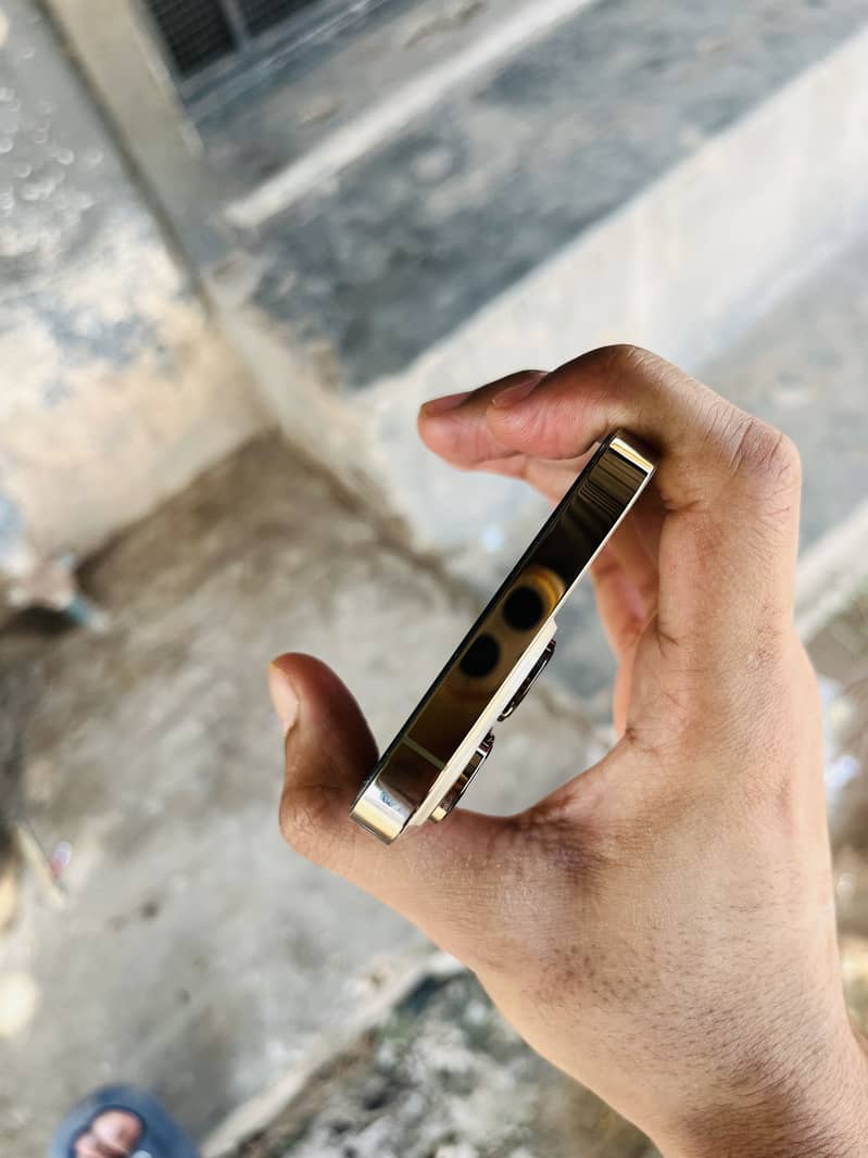 Apple iPhone 14 Pro 4