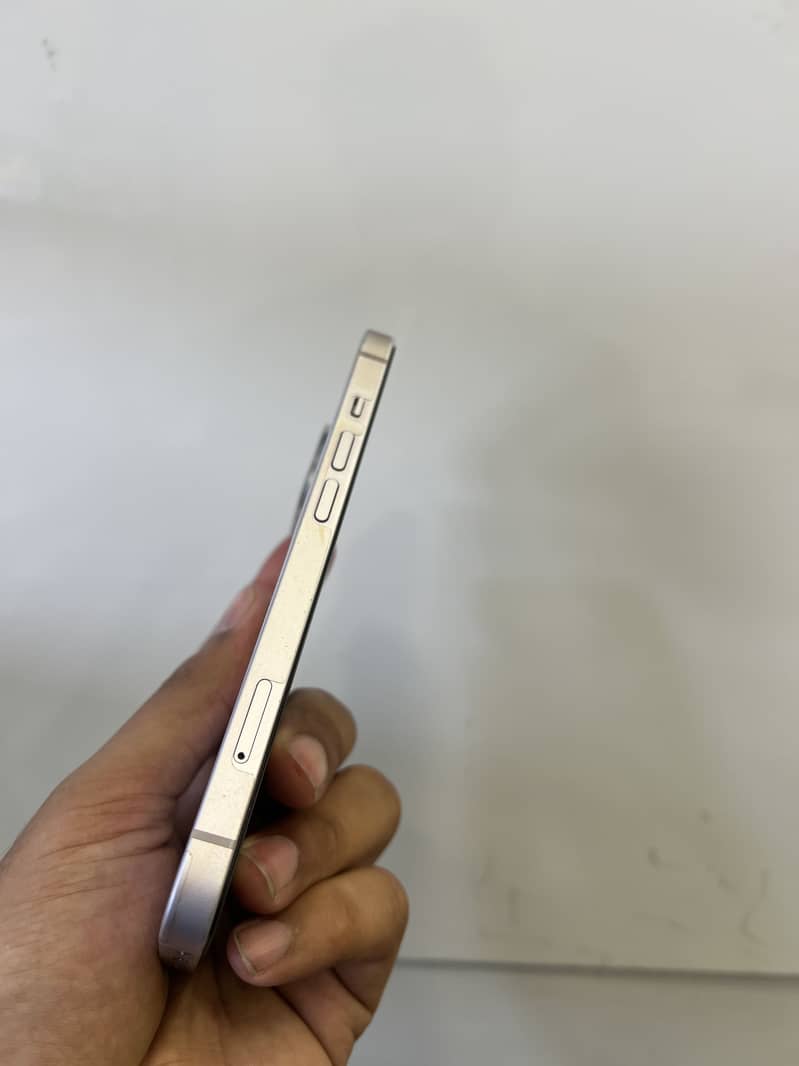 Apple iPhone 14 4