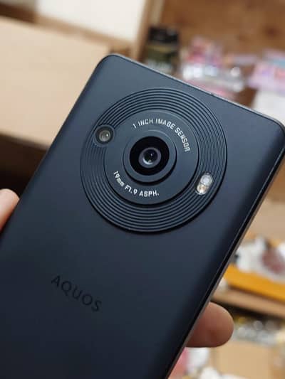 Sharp Aquos R8spro 8Gen 2