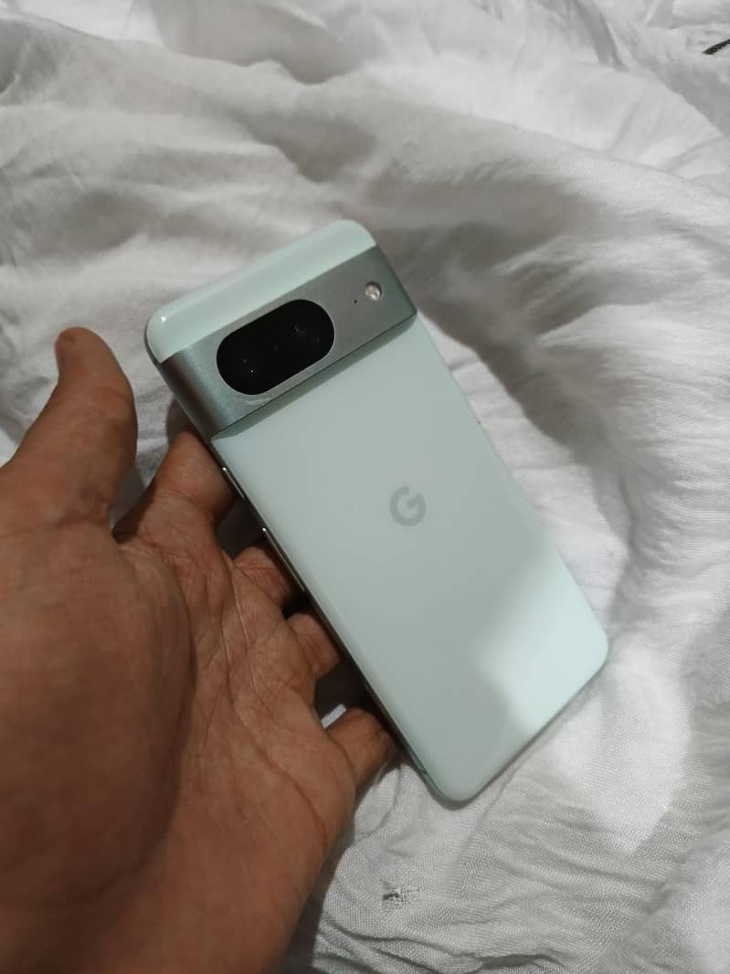 Google Pixel 8 4