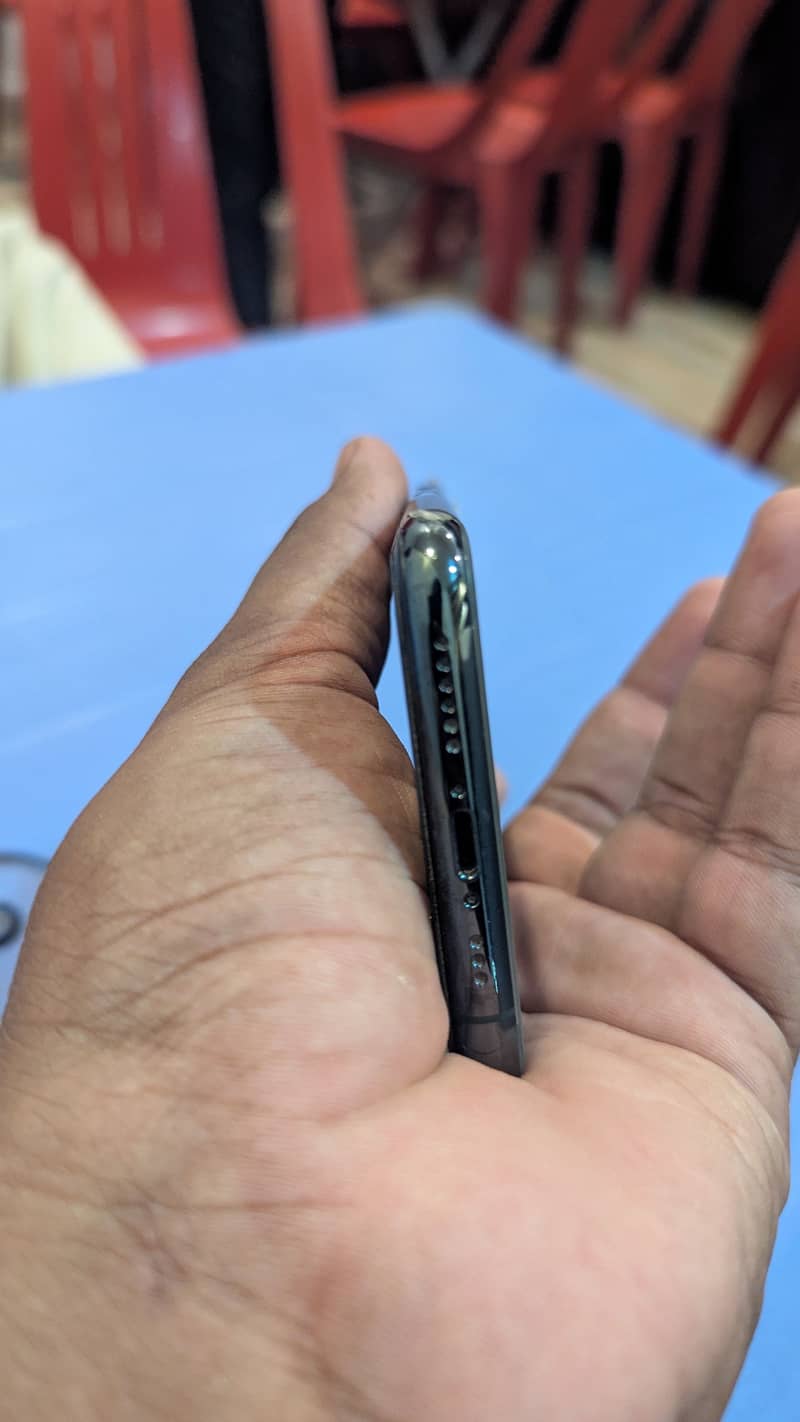 Apple iPhone 11 Pro 1