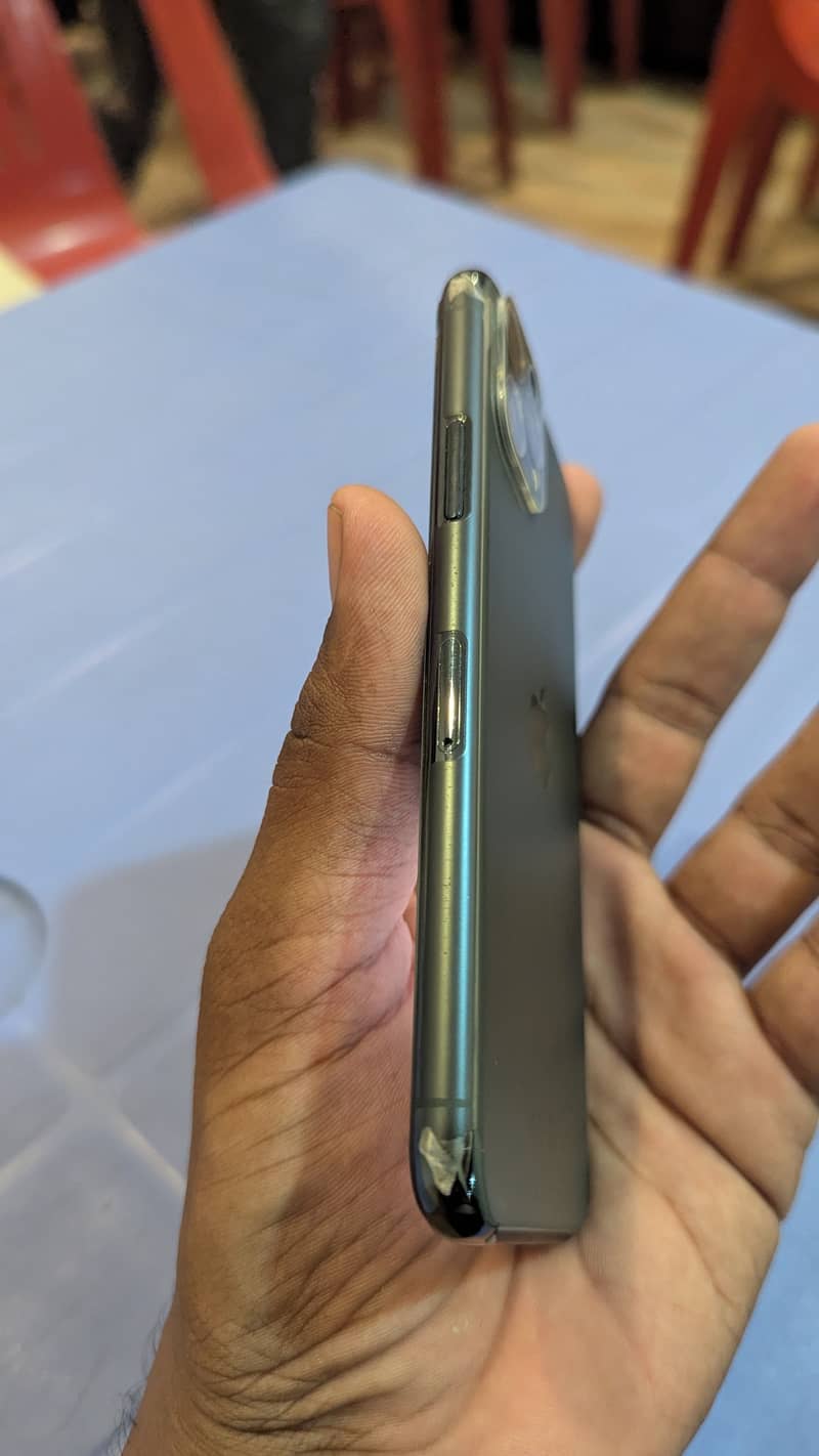 Apple iPhone 11 Pro 2