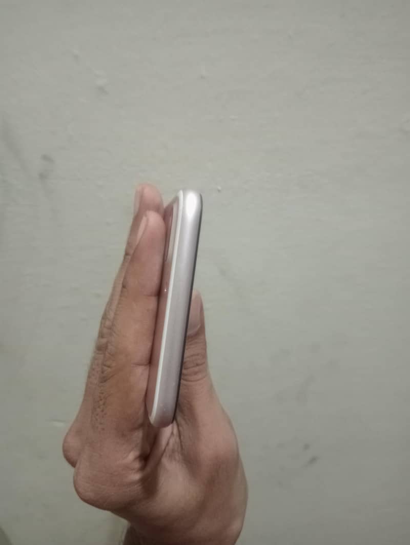 Apple iPhone 7 Plus 5