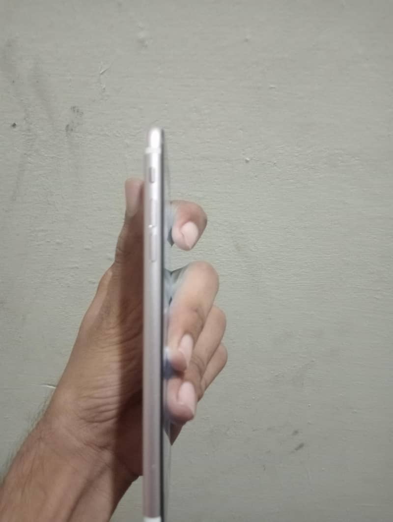 Apple iPhone 7 Plus 6