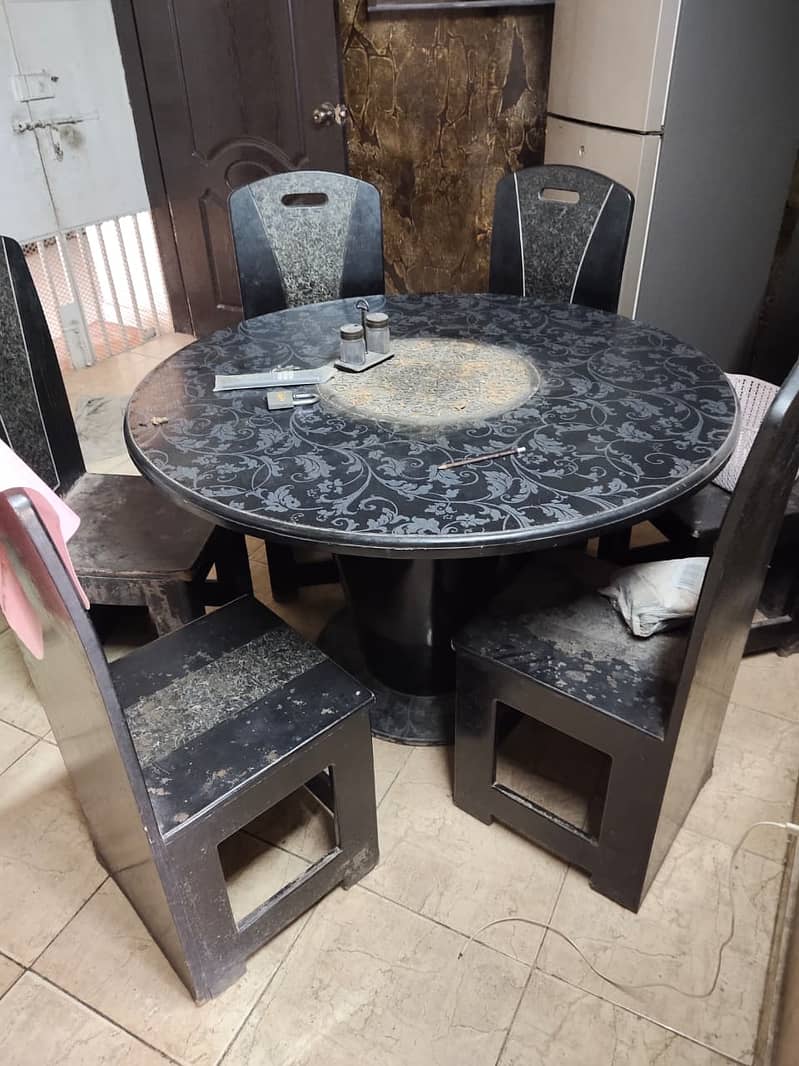 Dining Table with chairs 0