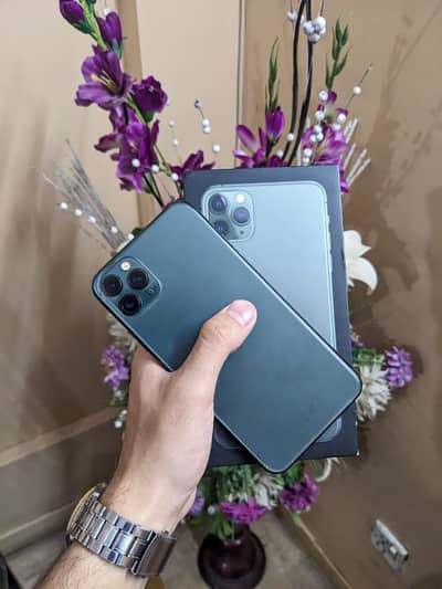 iPhone 11 Pro Max Factory Unlock Sealed waterpacl with box