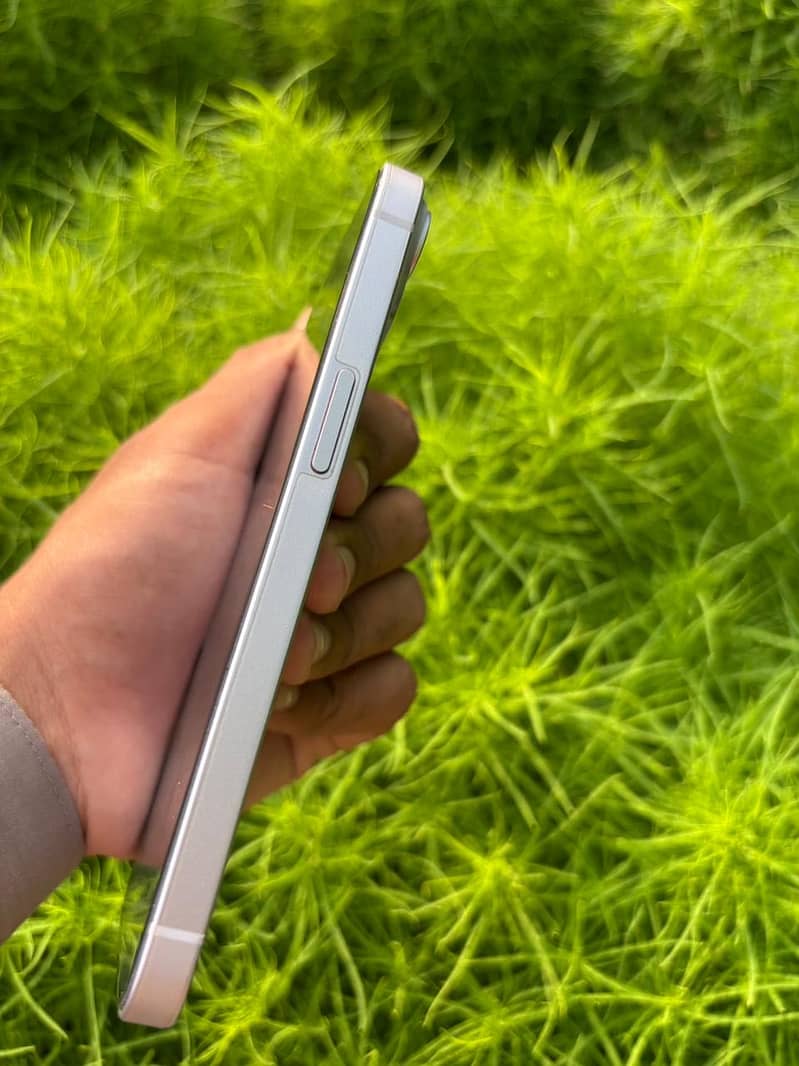 Apple iPhone 14 4