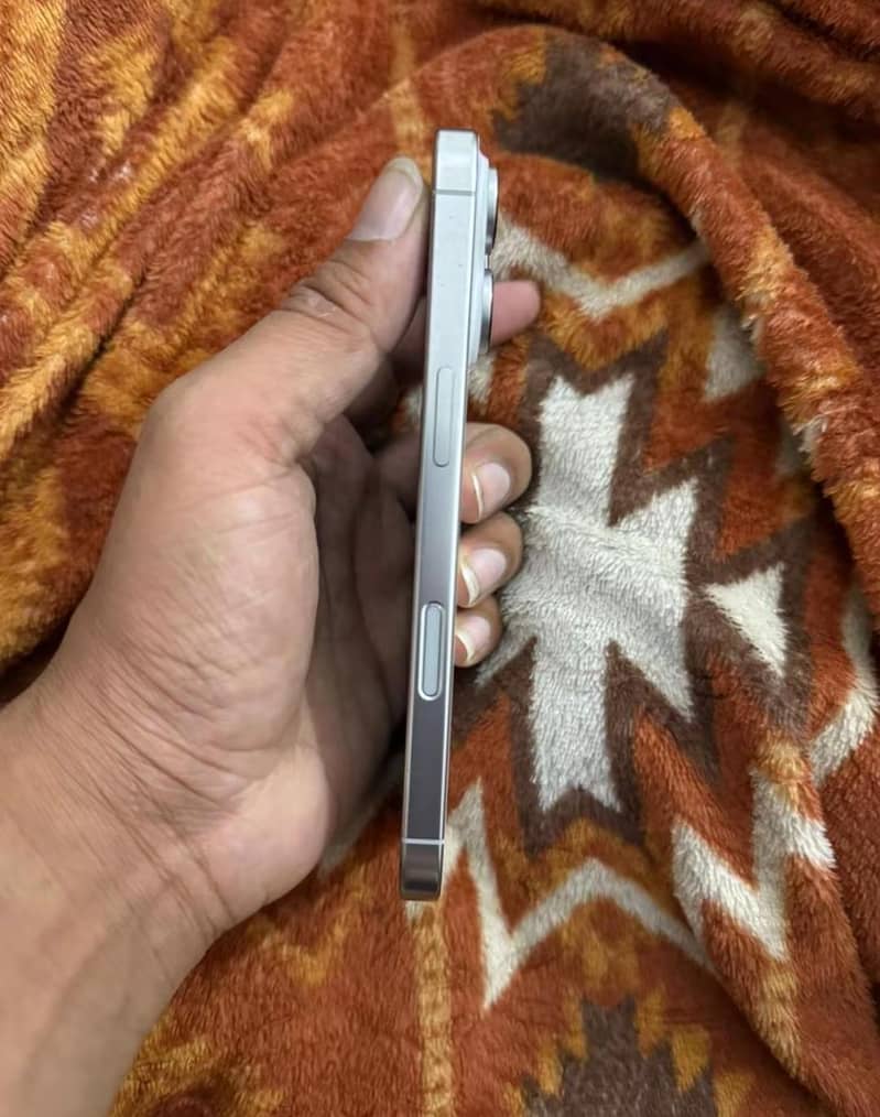 iphone 16 pro 1