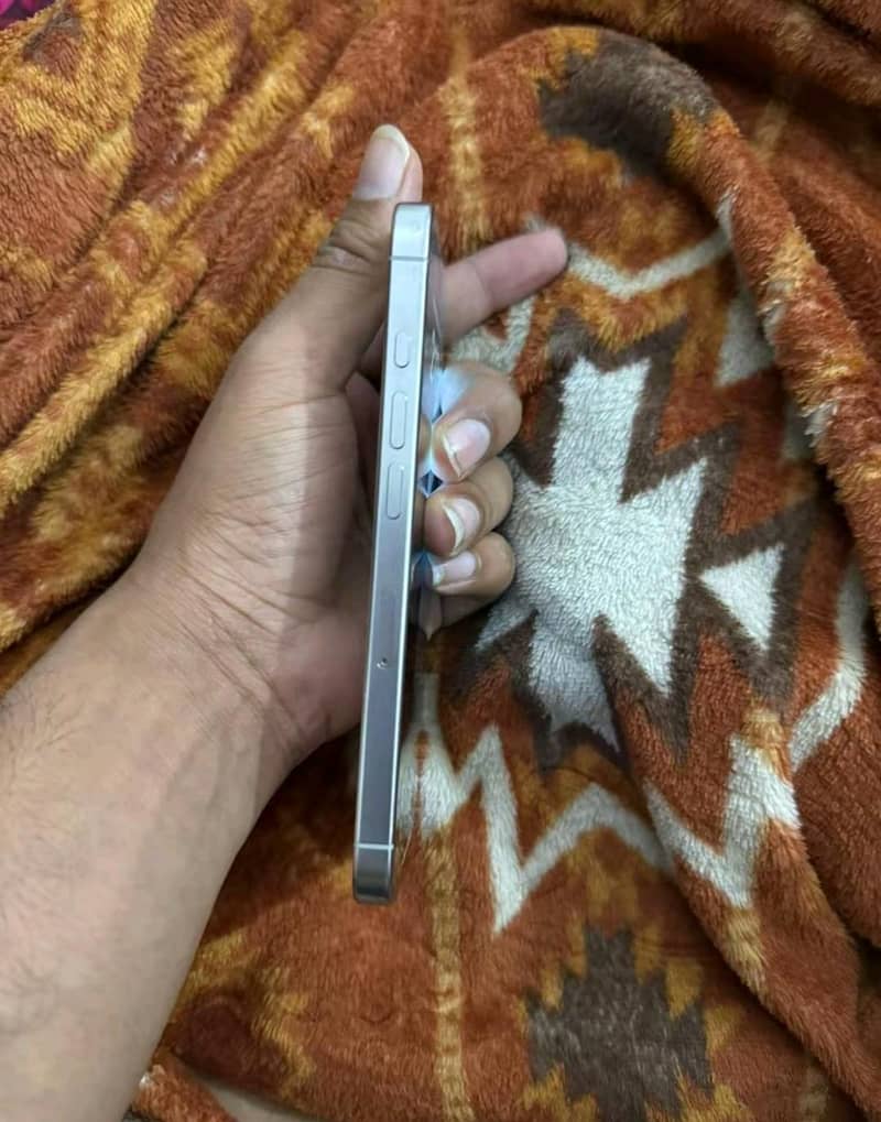 iphone 16 pro 4