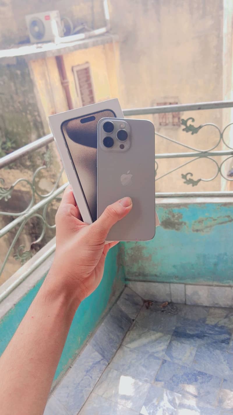 Apple iPhone 15 Pro Max 3