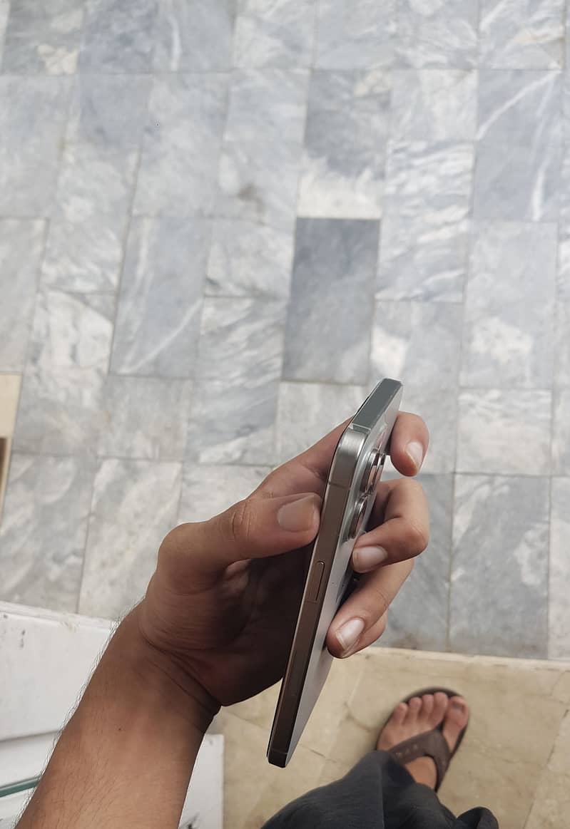 Apple iPhone 15 Pro Max 5