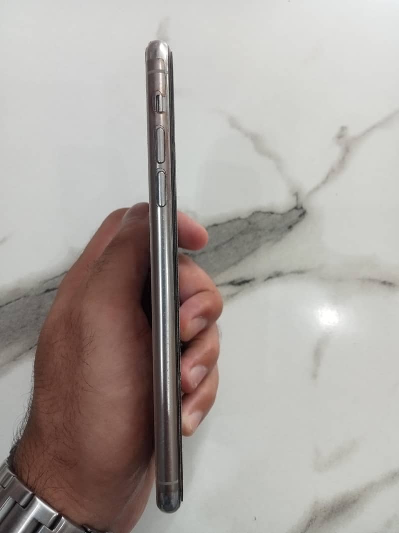 Apple iPhone 11 Pro Max 2