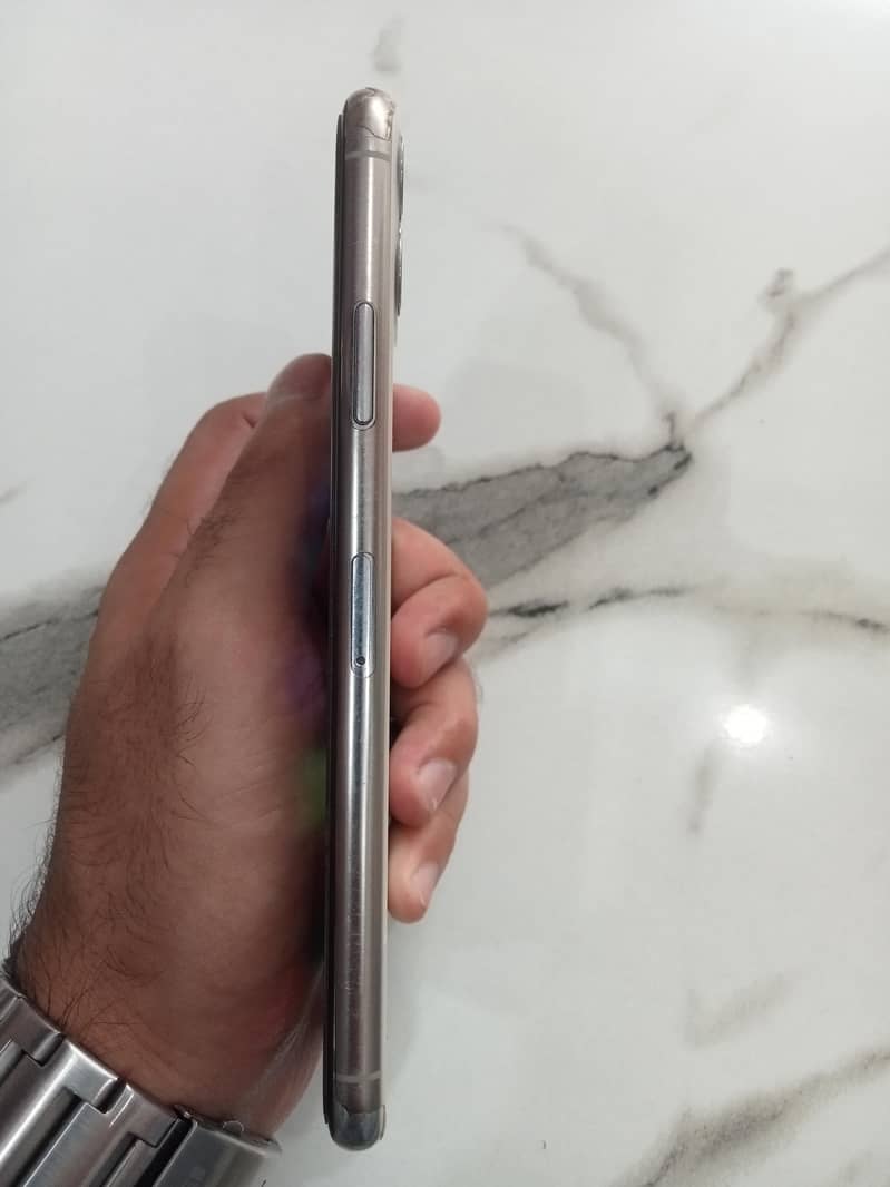 Apple iPhone 11 Pro Max 3