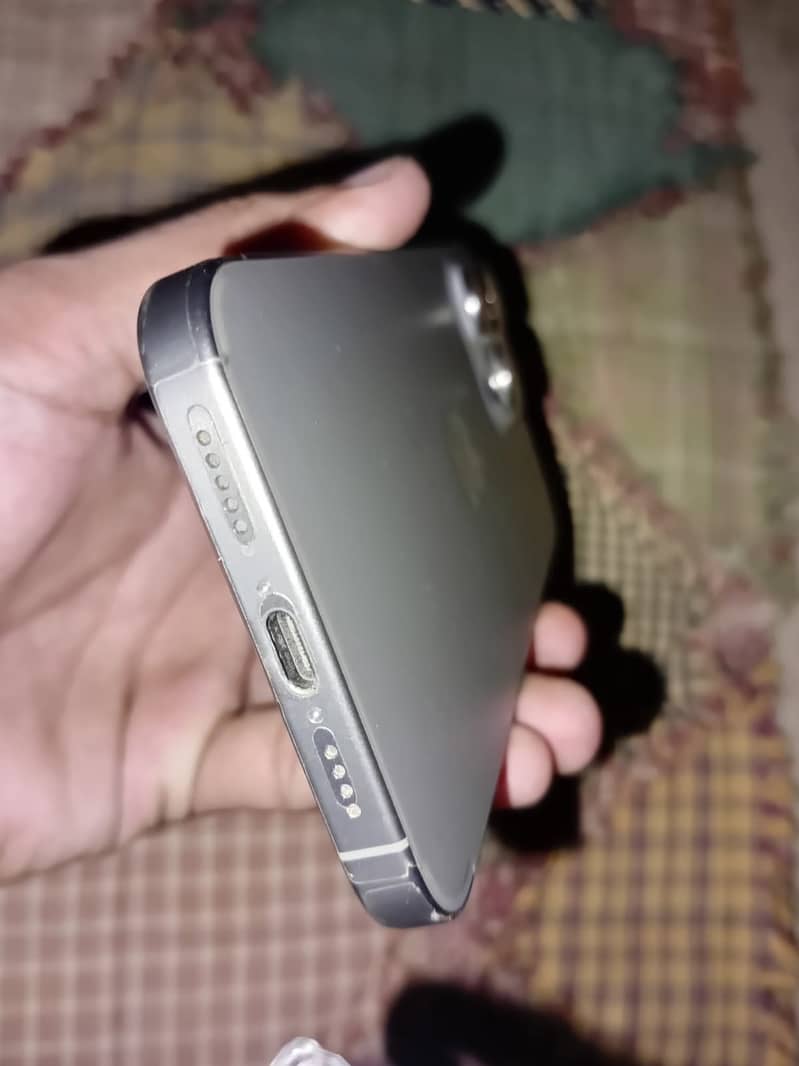 Apple iPhone 15 Pro Max 3