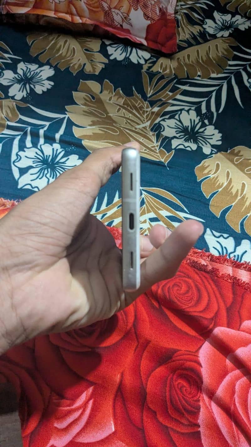 Google Pixel 7a 3