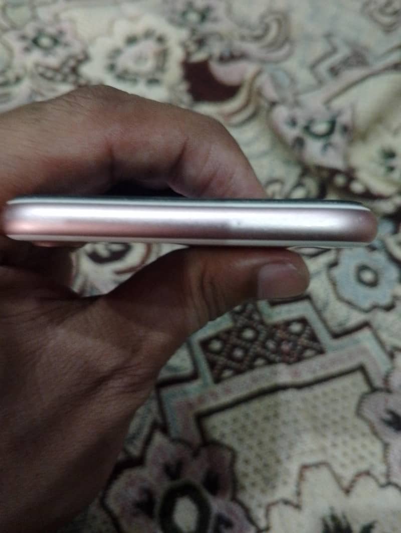 Apple iPhone 7 4
