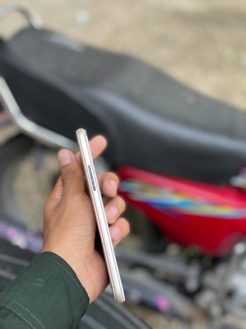 OPPO A57 3