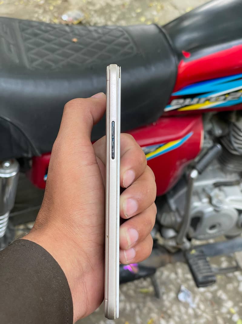 OPPO A57 4