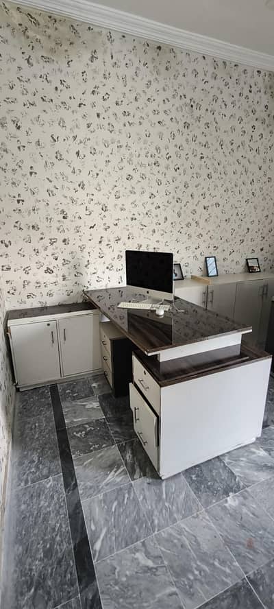 Executive Office Table for Boss urgent sale