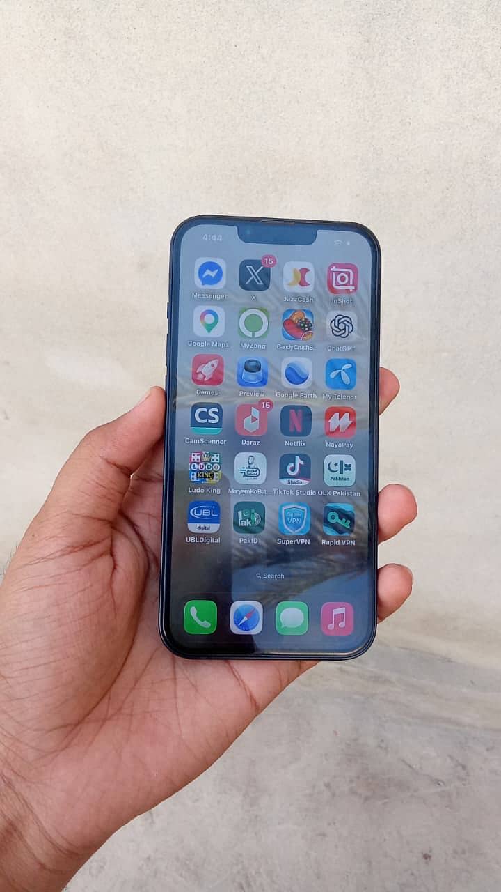 Apple iPhone 13 2