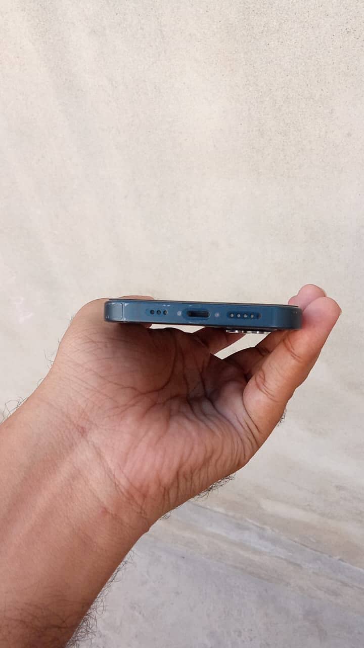 Apple iPhone 13 4