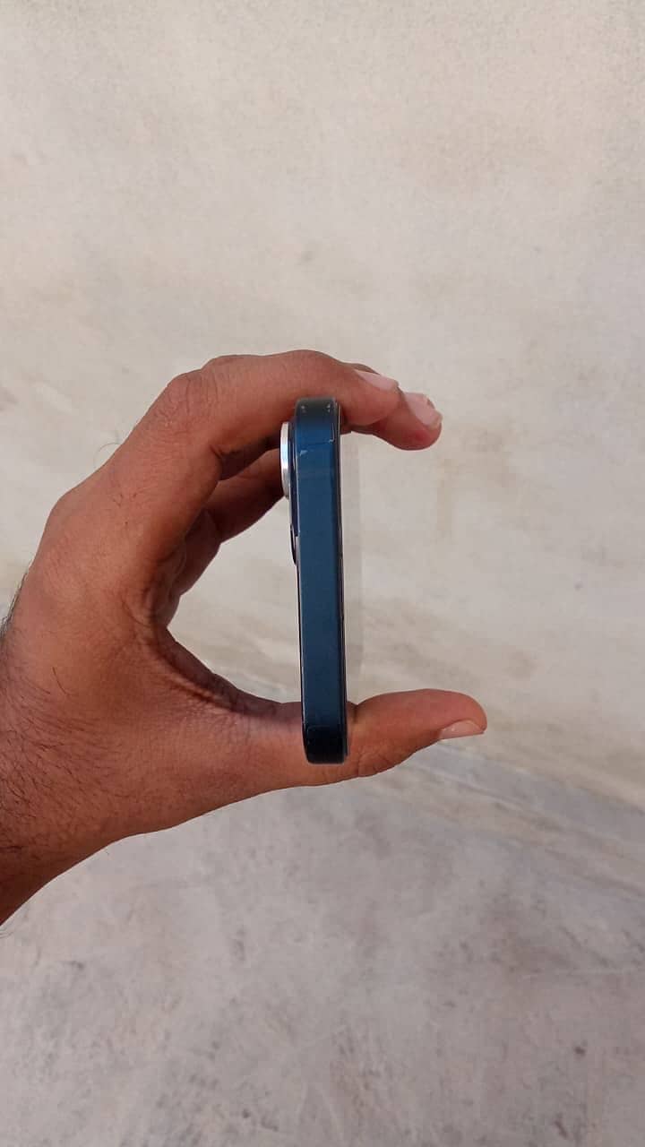 Apple iPhone 13 5