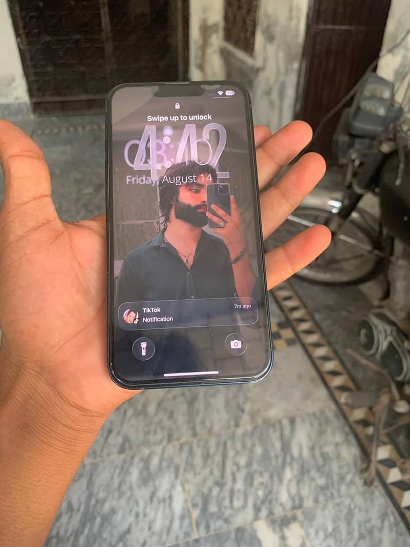 Apple iPhone 13 2