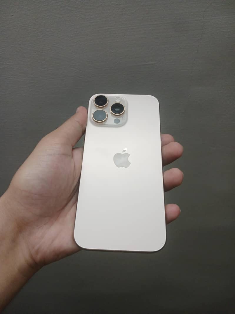 Apple iPhone 16 Pro Max 3
