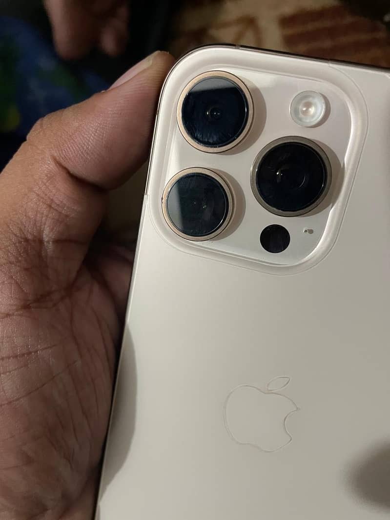 Apple iPhone 16 Pro Max 3