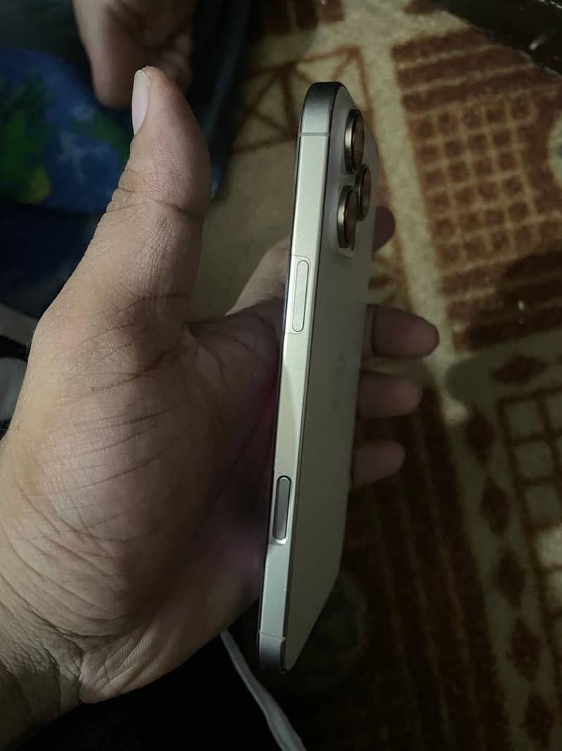 Apple iPhone 16 Pro Max 5