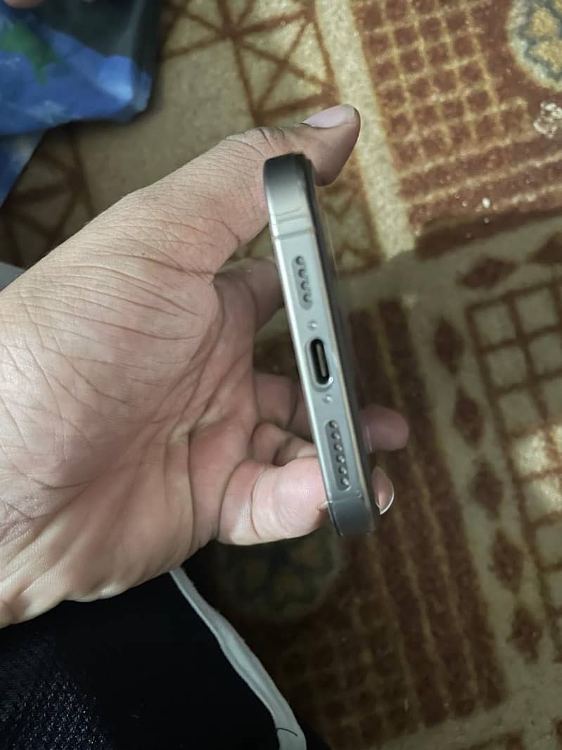 Apple iPhone 16 Pro Max 6