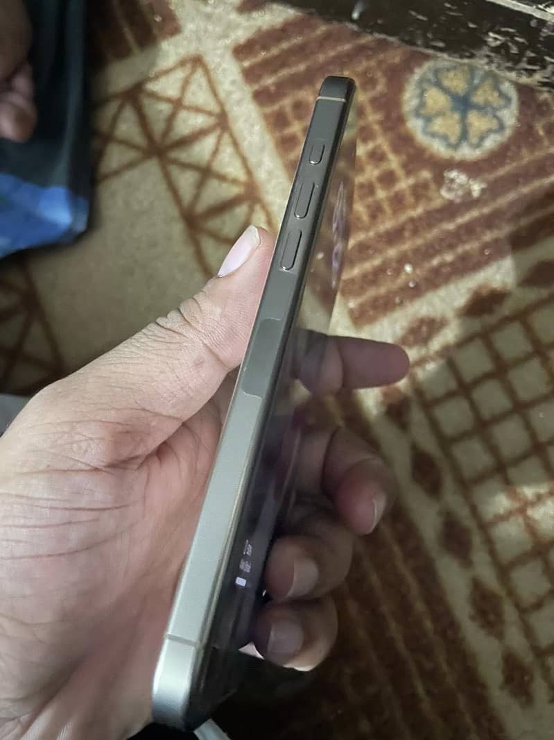 Apple iPhone 16 Pro Max 7