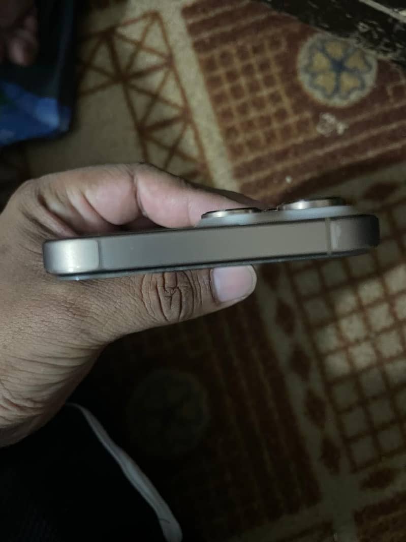 Apple iPhone 16 Pro Max 8