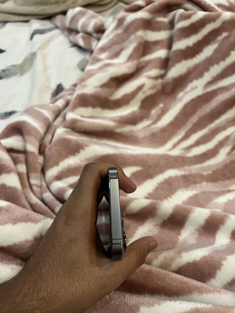 Apple iPhone 13 Pro 4