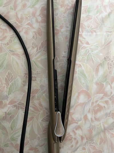 Beeper Italian Hair Strightner With Temperature Control (130-230°C)