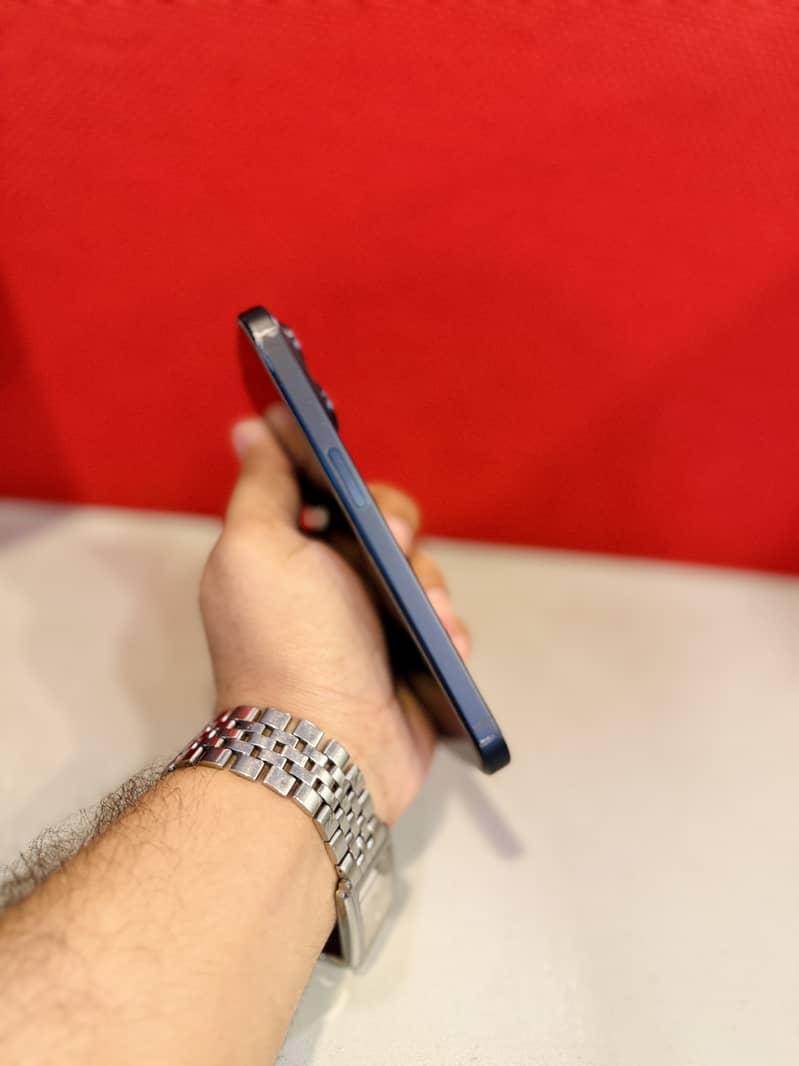 Apple iPhone 15 Pro 2
