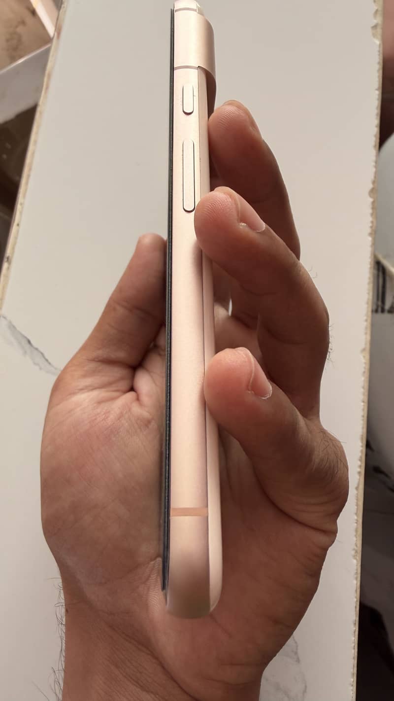 Google Pixel 8 4