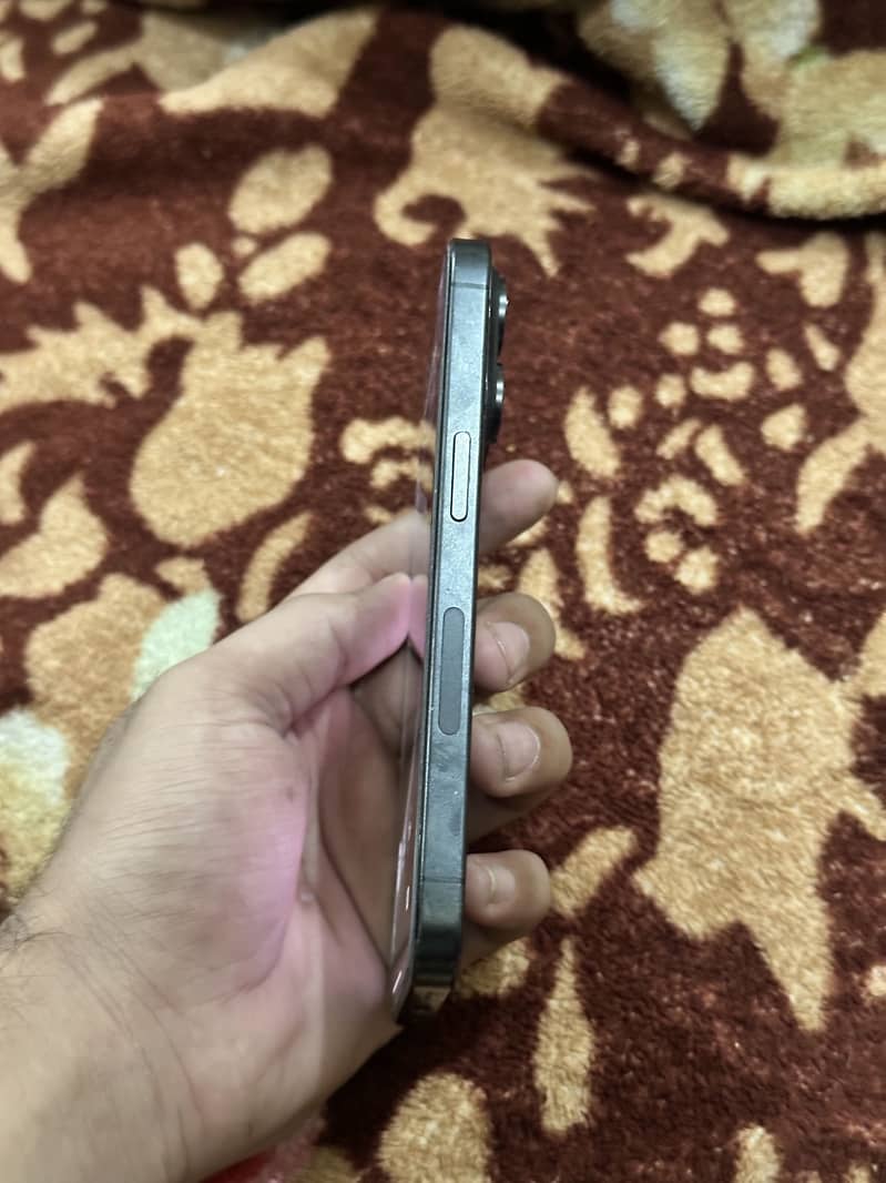 Apple iPhone 15 Pro 4