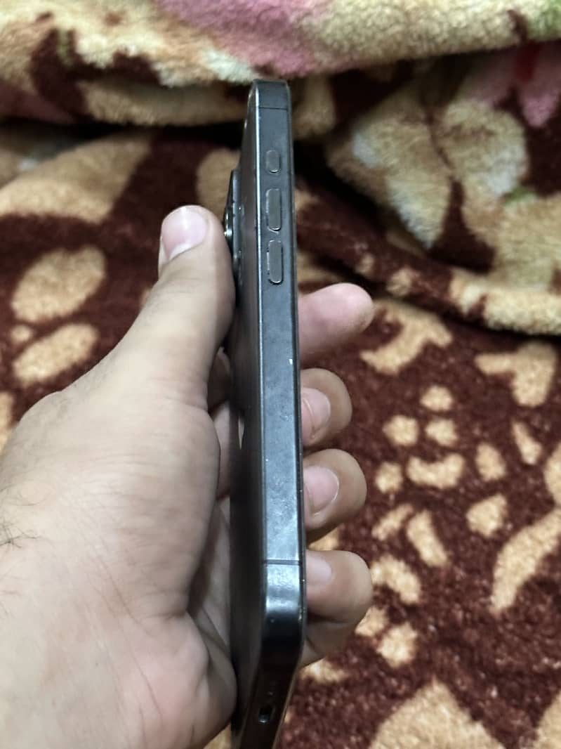 Apple iPhone 15 Pro 6