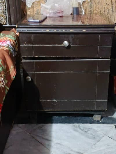 bed and side tables