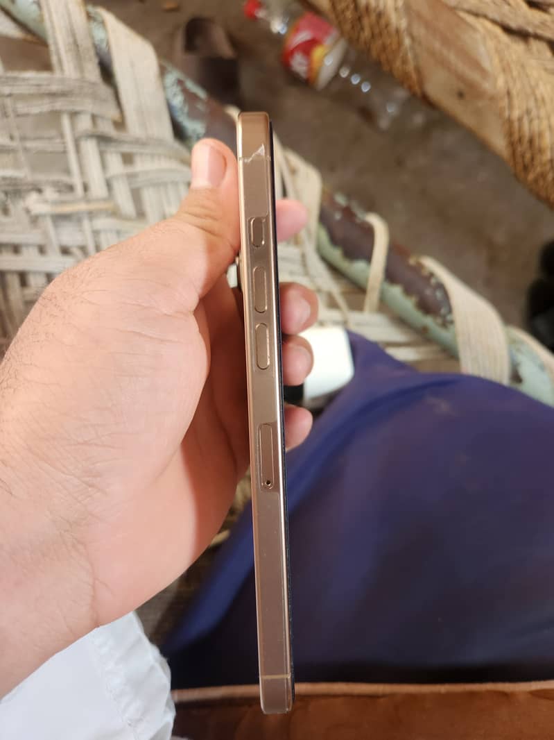 Iphone 16 Pro Max 4