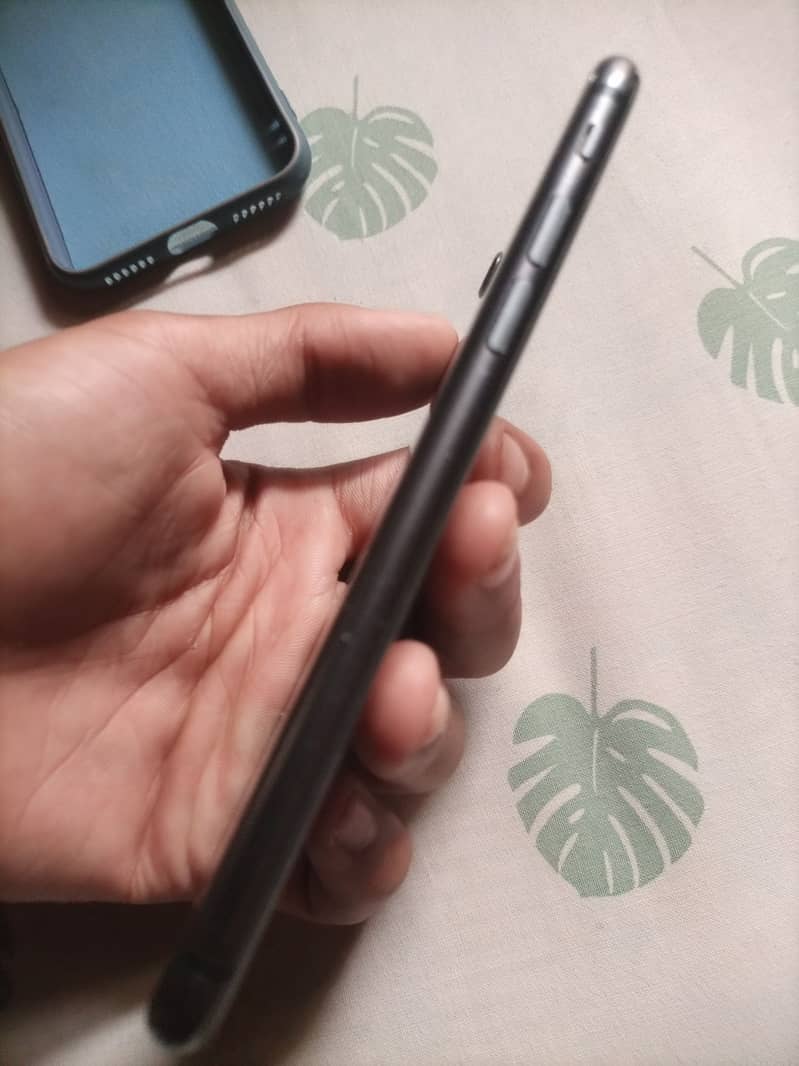 Apple iPhone 8 3