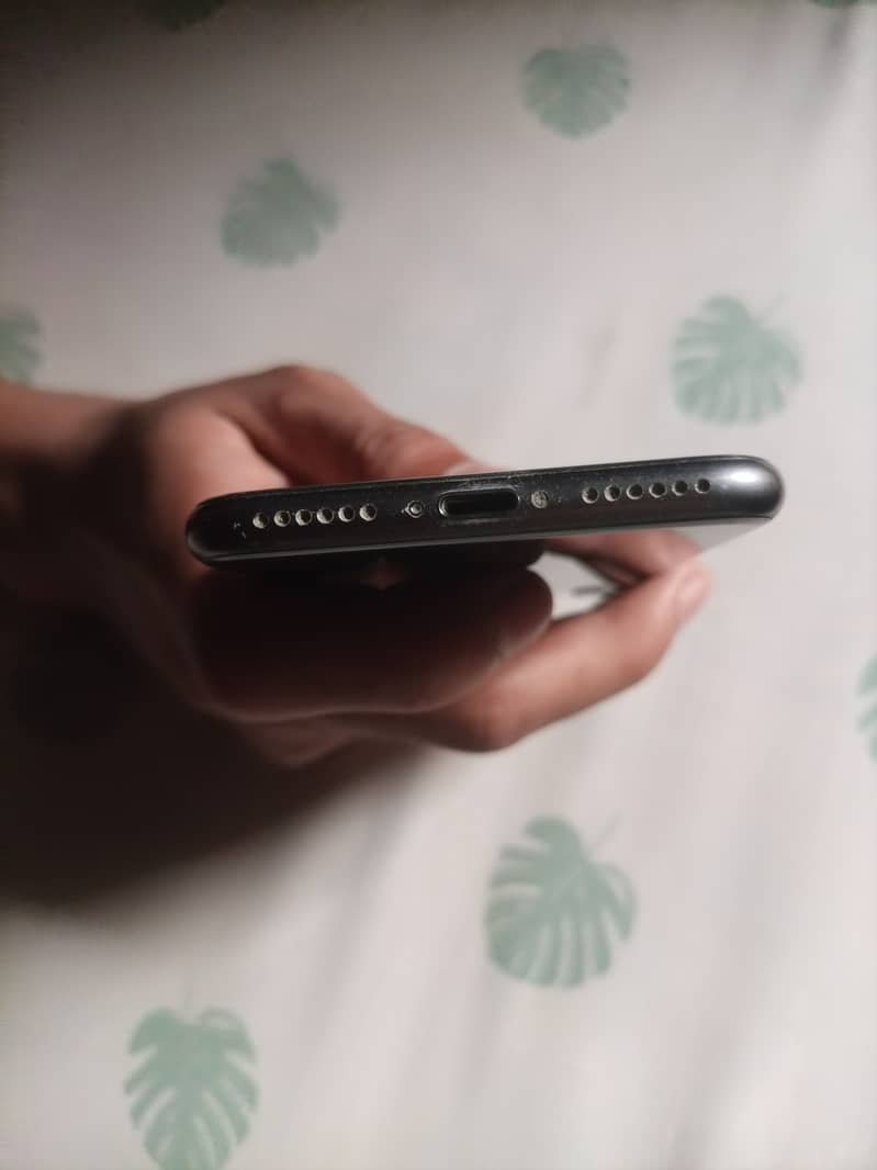 Apple iPhone 8 4