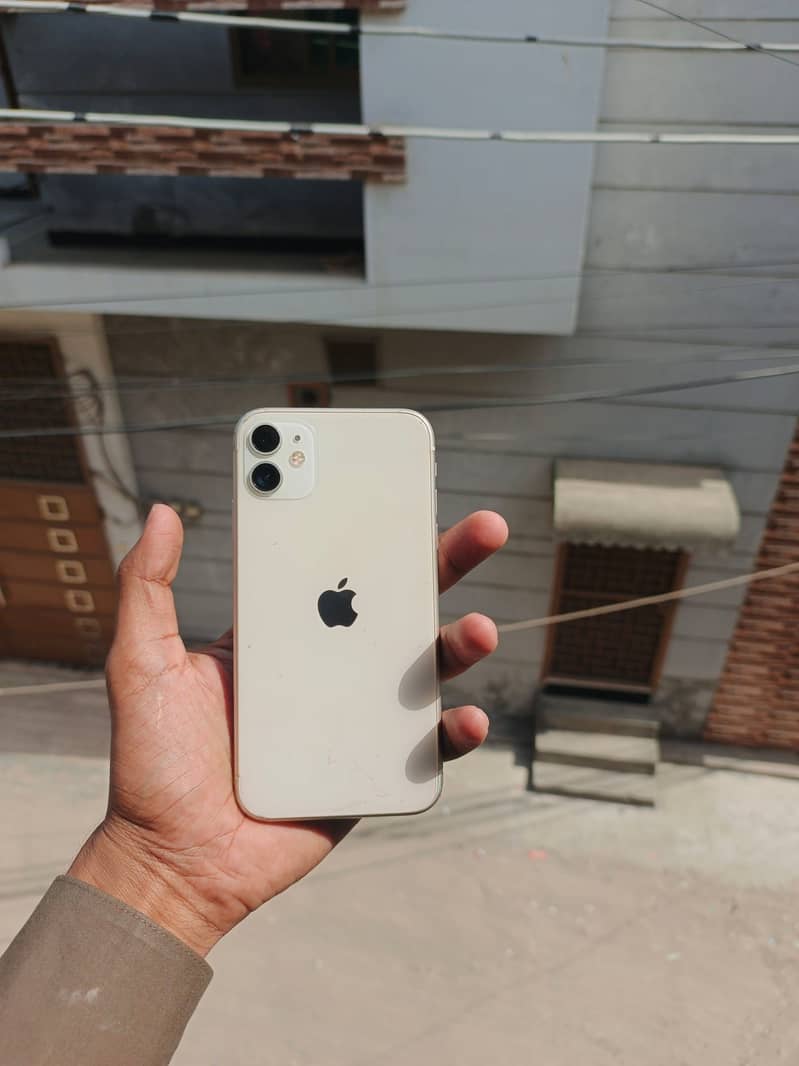 Apple iPhone 11 3