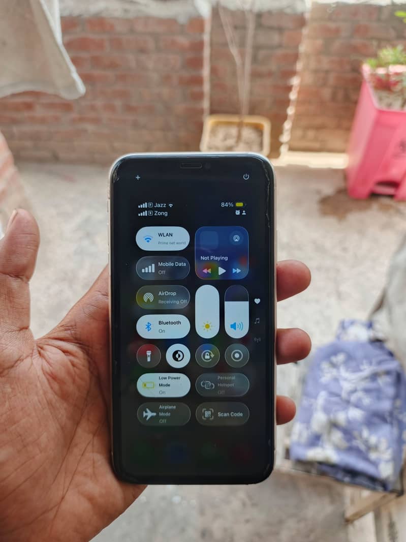 Apple iPhone 11 4