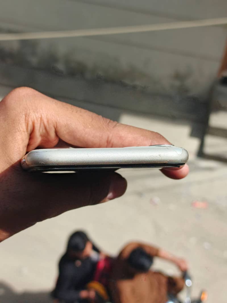 Apple iPhone 11 5